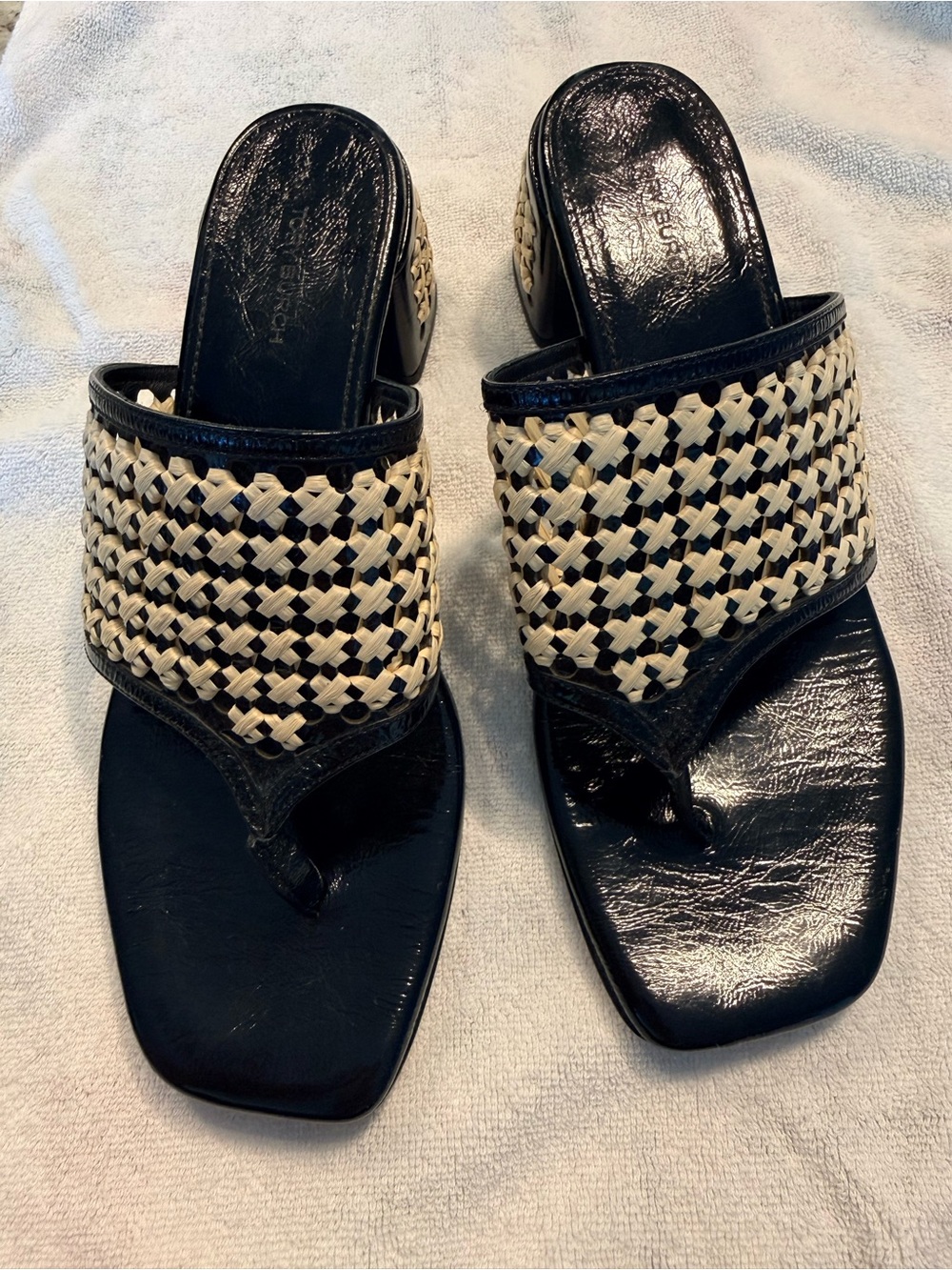 TORY BURCH WOMANS SANDALS.